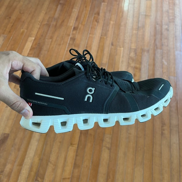 On Running Black Athletic Shoes - Picture 1 of 6
